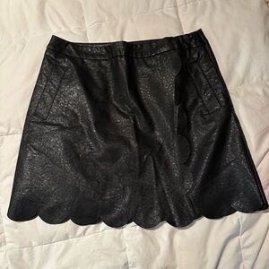 Short notice vestique black skirt with ruffled‎ edges​